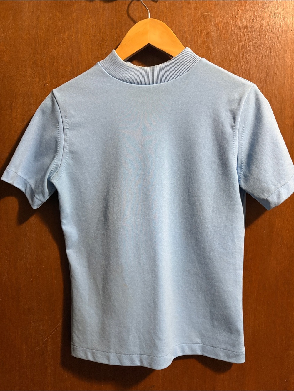 Vintage-Women’s Short-Sleeve Mock Neck Top in Light Blue